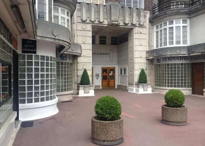 Spacious 2 Bed Flat Grade 2 Art Deco Building