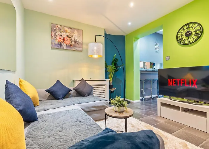 Comfy 4Br House Close To Subway