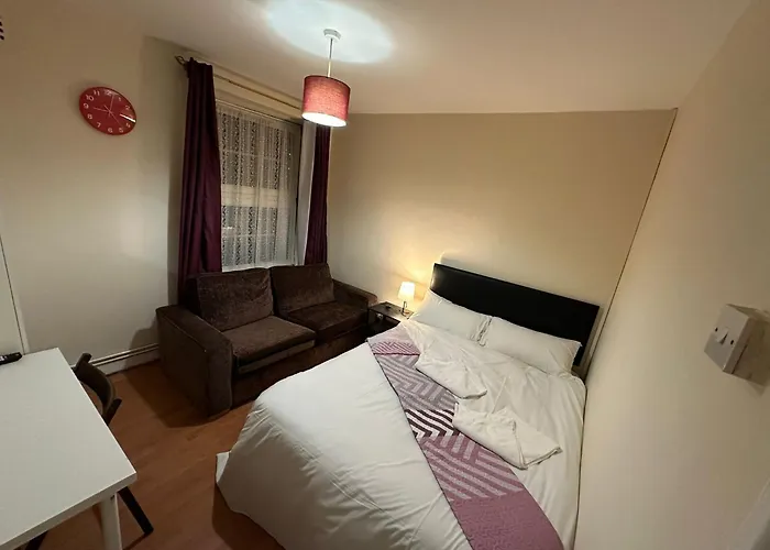 Beautiful 1 Private Bedroom In A Shared 3-Bedroom Apartment Minutes Walk From Bethnal Green