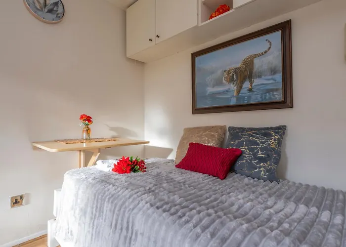 Glenville Apartment