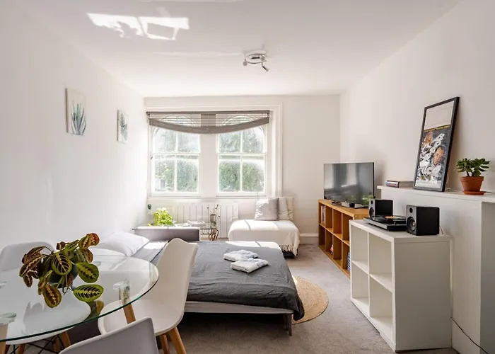 Luxury Family Apt In Bayswater