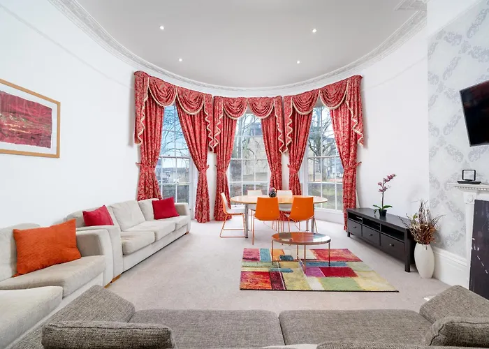 Canary Wharf - Spacious Apartments Near London Excel Exhibition Centre, O2 Arena, City Airport, Free Parking & Wifi