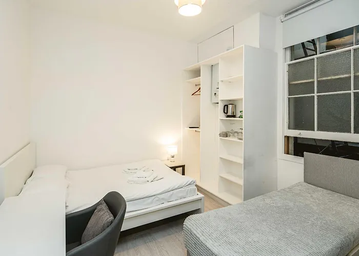 Chic & Cozy: South Kensington Studio