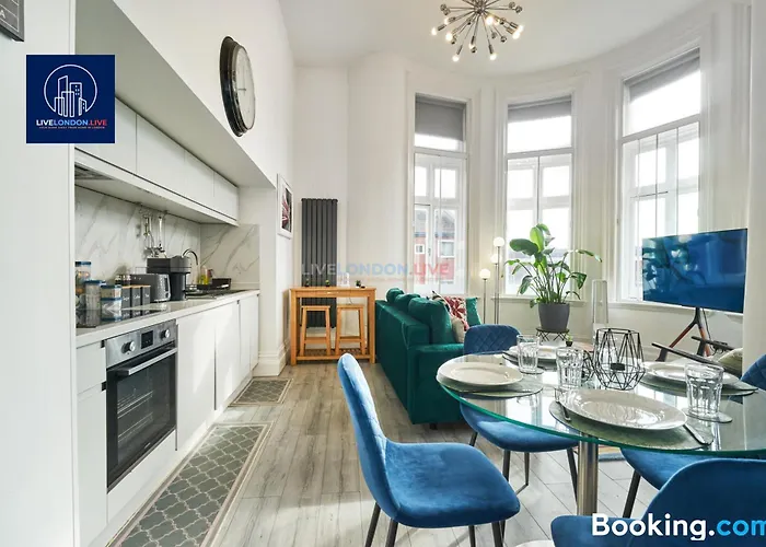Last-Minute Secure L Sleeps Up To 4 Guests L One-Bedroom Apartment With King Bed And High Ceilings Near Camden By Live London Short Lets & Serviced Accommodation