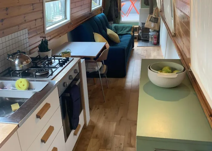 Cosy Narrowboat Central London