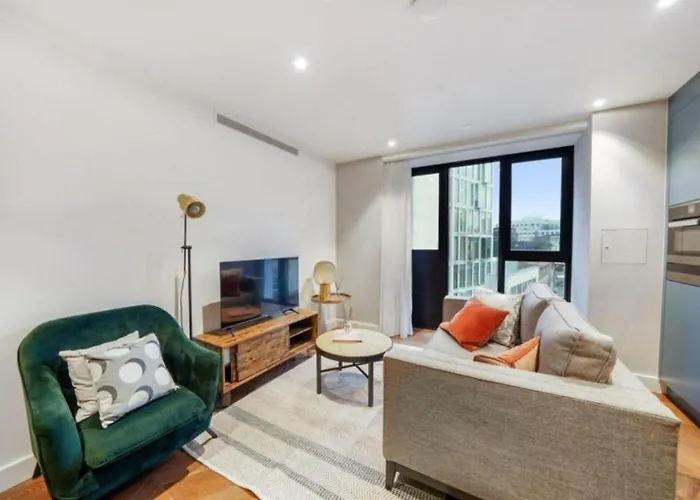 Modern Chic Leicester Square Covent Garden Sleeps 5