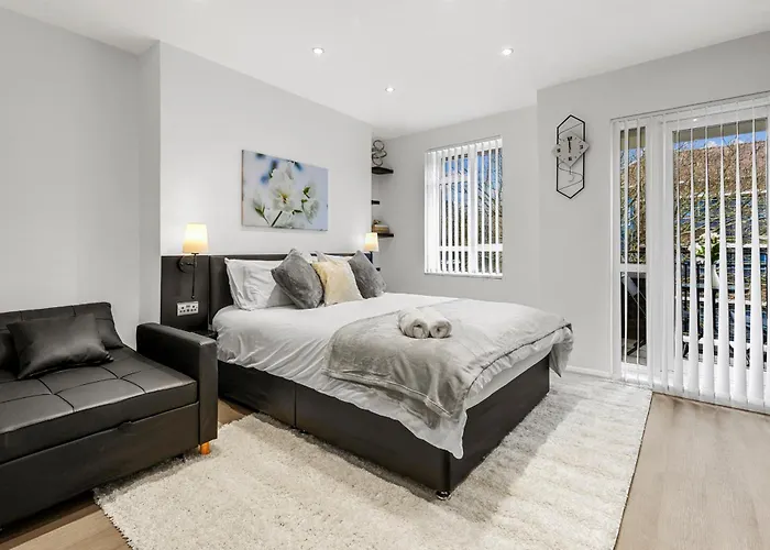 Jasmine Suite By Yielding Bricks