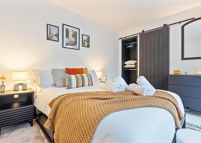 Cozy And Quiet Central 2 Minutes Walk From Main Street Flat W Garden