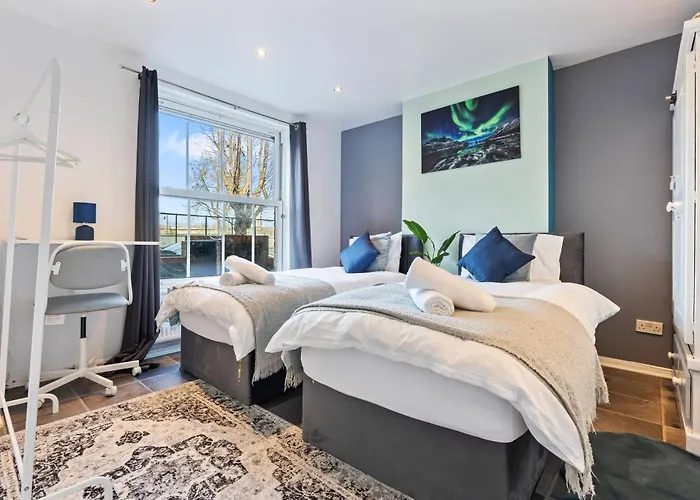 Impeccable 4-Bed House In Brixton London