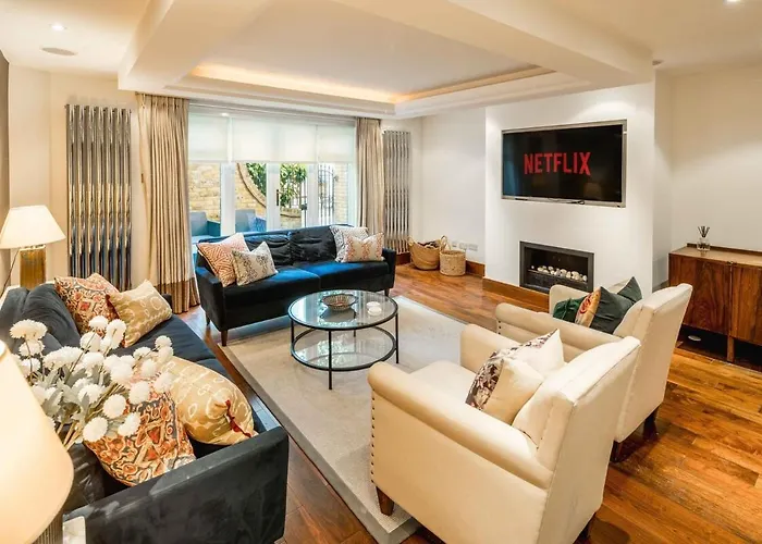 -Air Con- Luxury Townhouse - High St Kensington!