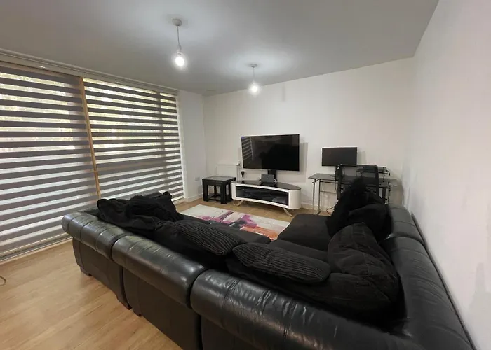 2Br-Sleeps4-Parking-Balcony-Nearcitycentre