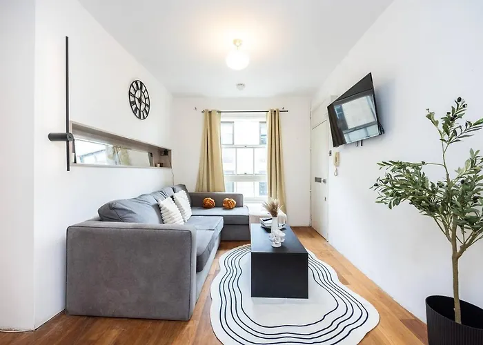 Spacious 2 Bedroom Old Street - Sleeps 6