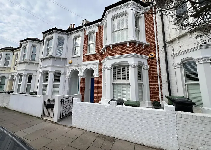 Fulham Spacious & Luxe House With Parking & Garden