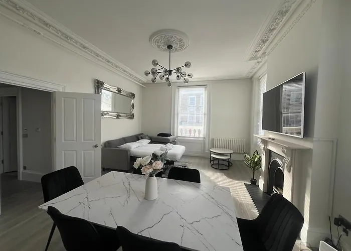 London Apartment - Chalk Farm Station