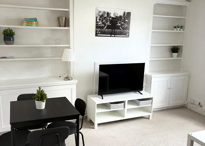 1 Bed Apt In Shepherds Bush-Westfield