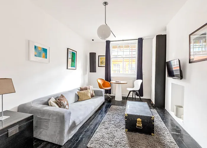 Central Covent Garden Gem - Charming 1 Bedroom Flat