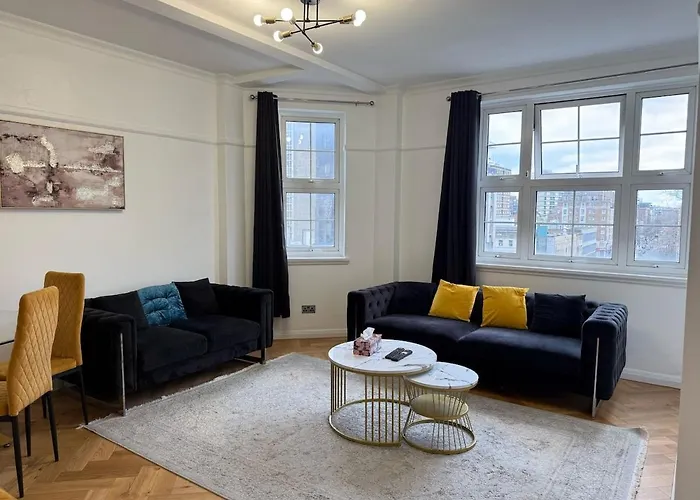 F54 Modern 3-Bed Flat Near Paddington Station