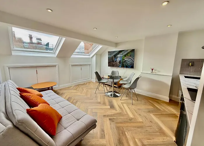 Central, Modern, Westfield, Close To Tube Station
