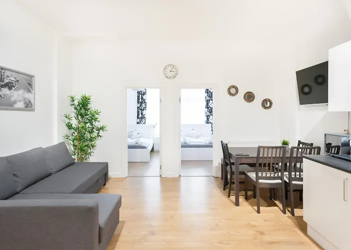 Brilliant 2 Bedrooms Flat Next To The Station