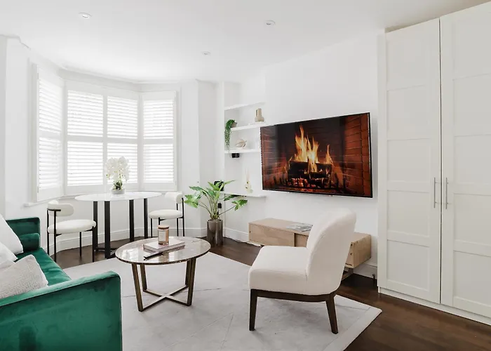 Specious Bright Flat With Garden In Central London