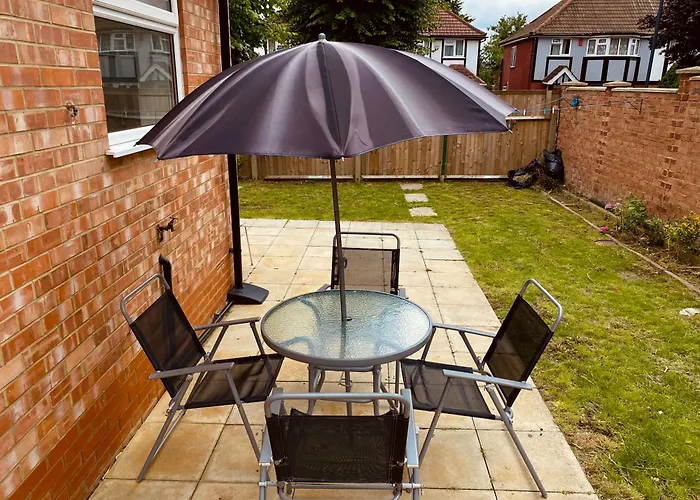 Modern 1-Bed Apt 30Min To Central London & Parking