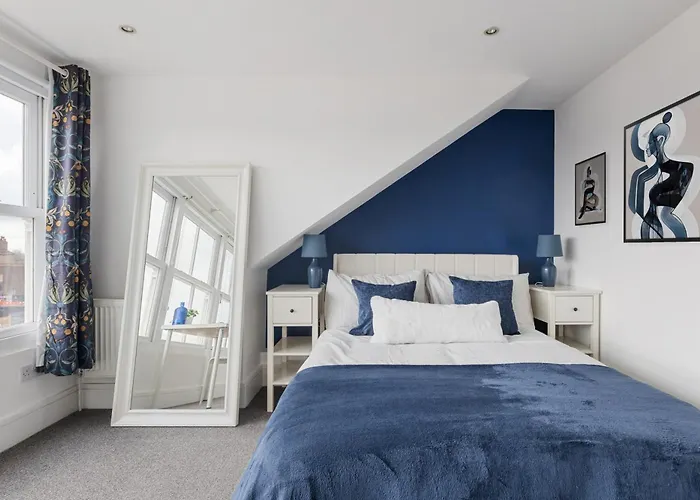 Modern 3Br In Central London, Huge Terrace & Sleeps 10
