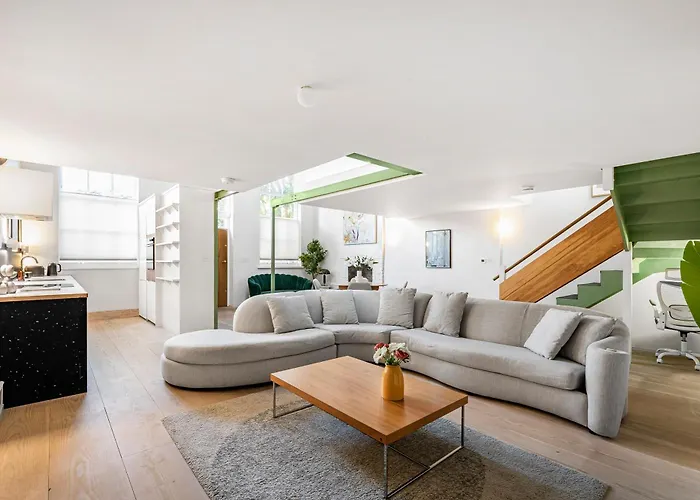 Schoolbell Mews Full 3 Bedroom 2 Bathroom Architect Designed Mews House Fabulous Bow, Victoria Park Location