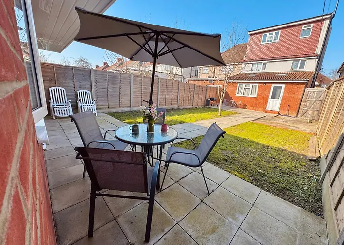 Garden 1-Bed Flat 30Min To Downtown & Free Parking
