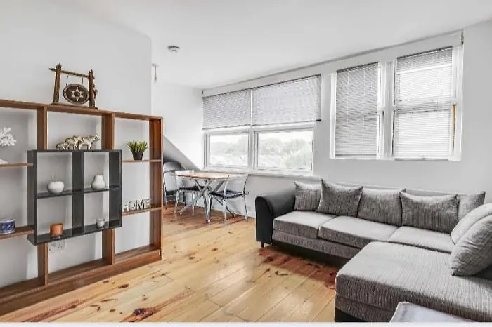 Amazing Top Floor Flat With Nice View