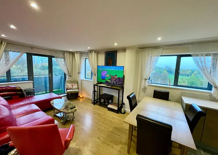 Luxury 2 Bedroom Apartment- Lake View - Free Parking - Wembley Stadium 5Km