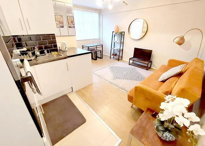 Cosy West London Apartment