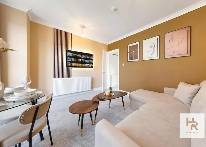 Prime Location - Stylish Retreat - Wifi & Netflix
