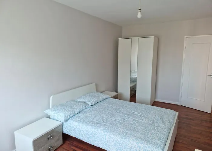 Flat In City Of London - E1