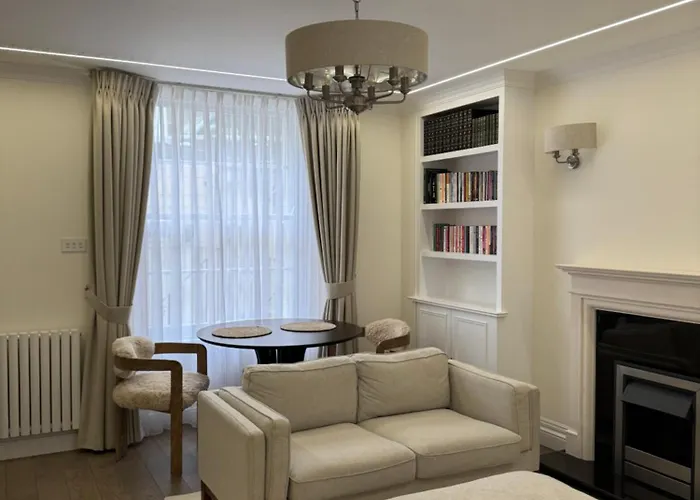 Stunning 2-Bed, 2-Bath Property In Central London