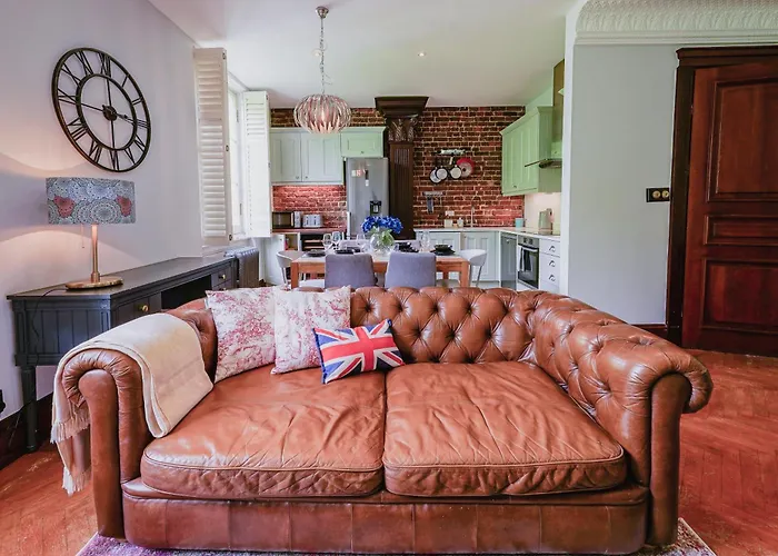 Paddington, Classic Two Bedroom Apartment