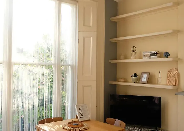 Amanah Properties - London 2 Bed Iconic Abbey Road Zone 2