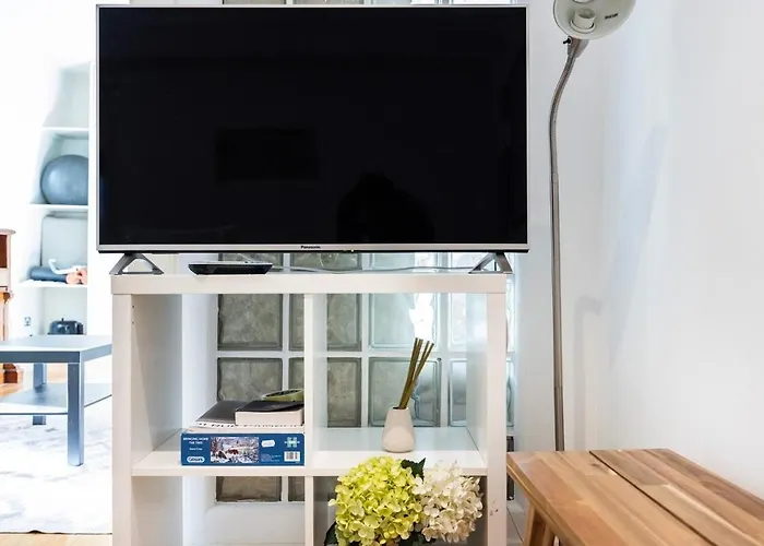 Near Kings Cross,2Bd Private Balcony, Easy Grocery