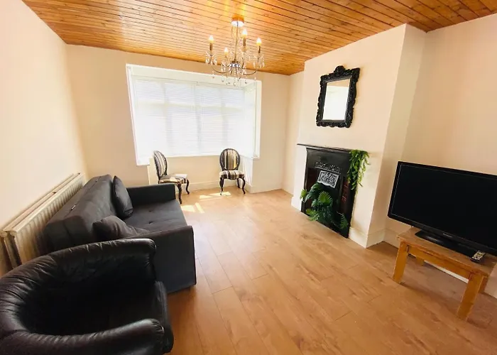 Cozy 3Bd Retreat In London