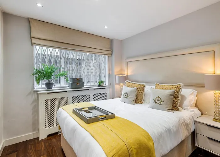 Modern Knightsbridge Ground Floor Apartment With Ac Steps Away From Harrods