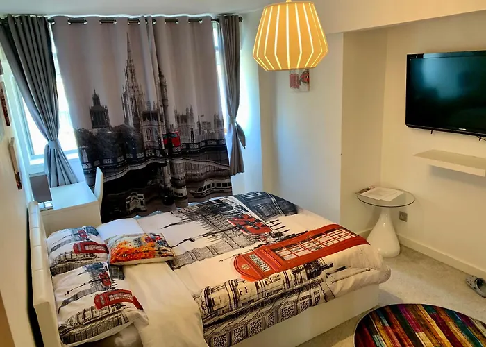 New- Prime Location-Spacious Cozy Room Next To Hyde Park