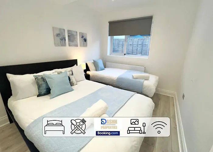 Three Bedroom Apartment By Dashh Properties Short Lets & Serviced Accommodation In Shepherds Bush Sleeps 9 With Free Wifi