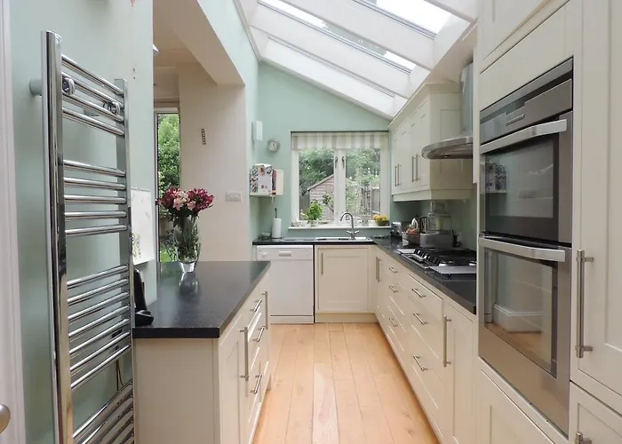 Light And Airy Tooting Bec Home