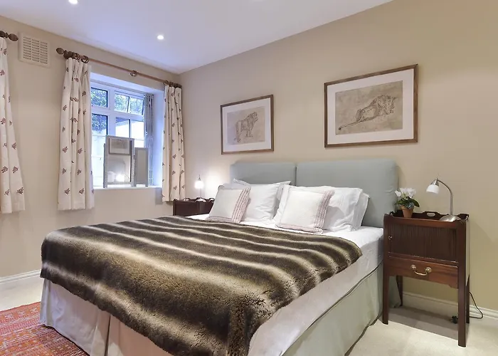 Peaceful 1 Bed Flat Off Sloane Square With Patio