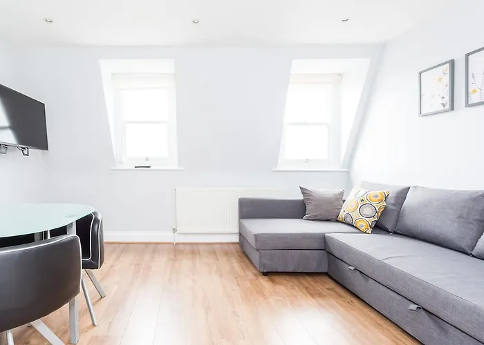 Camden Apartment E/Apartment