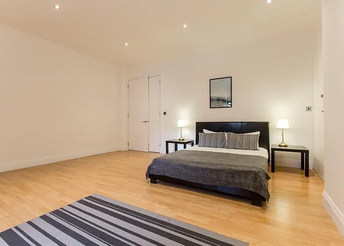 Aldgate Apartment