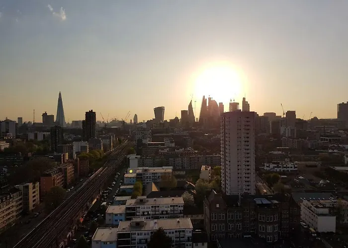 Modern 1 Bedroom Apartment In E1 With Great Views
