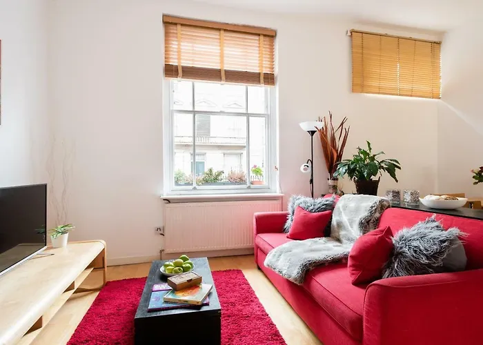 Classic Two-Bedroom Apartment Pimlico