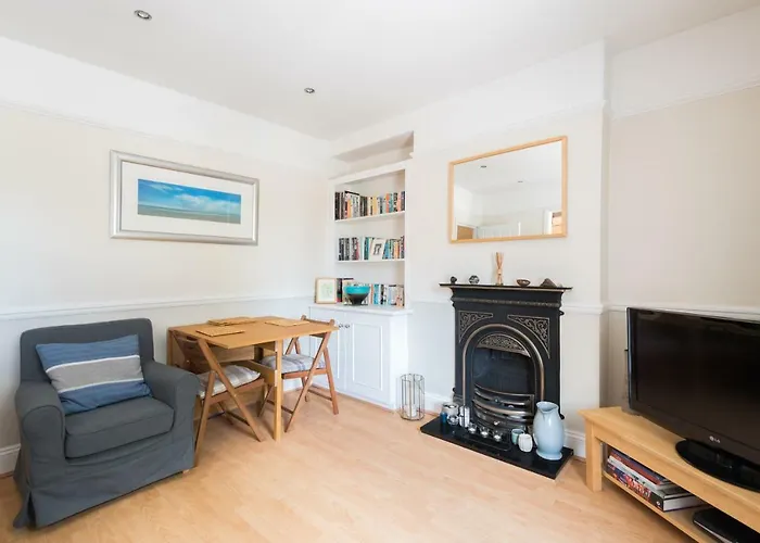 Traditional Richmond Home By Twickenham Green By Underthedoormat