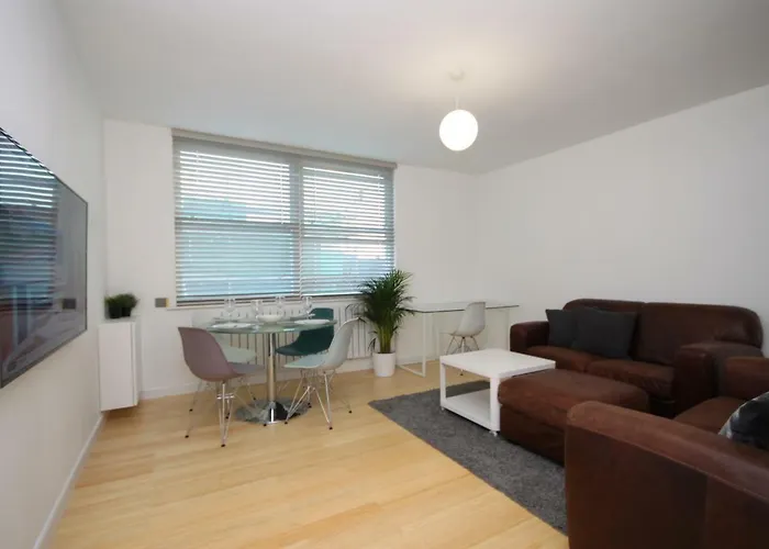 Camden Town Spacious 2 Bedroom Apartment - Sleeps 5 Guests!