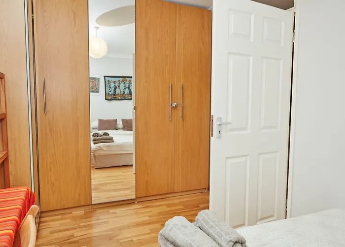Brecknock Road House